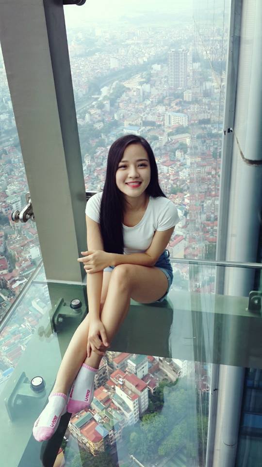 美女脱个精光露出小视频